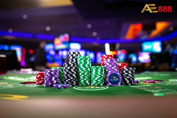 Những lựa chọn đặt tiền trong game bài poker AE888
