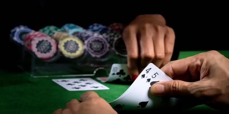 Chơi poker Mu88 khác gì so với poker đời thực
