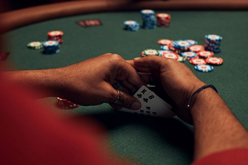 Đặt cược trong Poker để ăn tiền chết