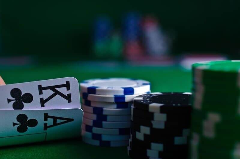 Kinh nghiệm chơi Poker hay giúp ích gì cho bạn?